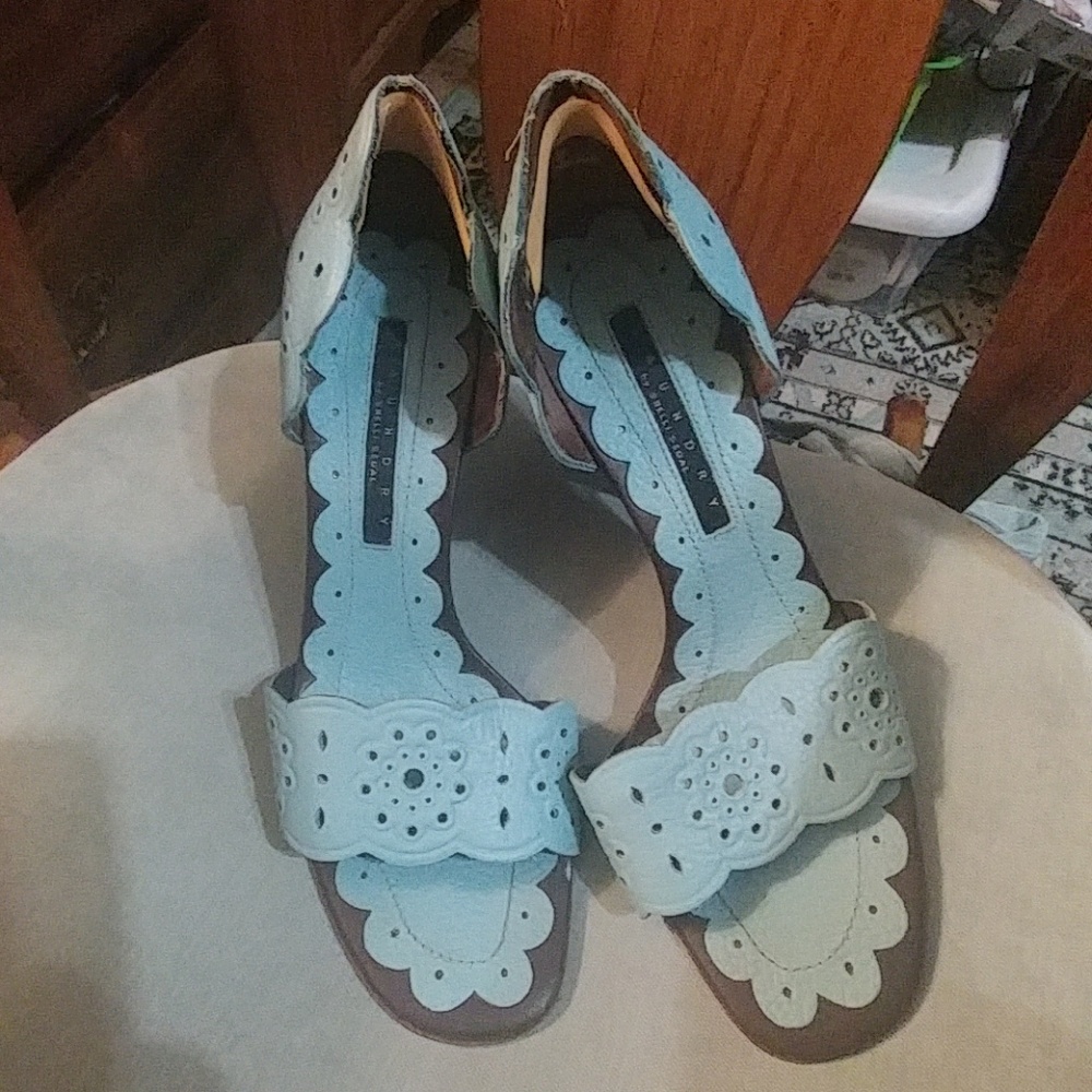 Beautiful heels by Laundry pretty blue